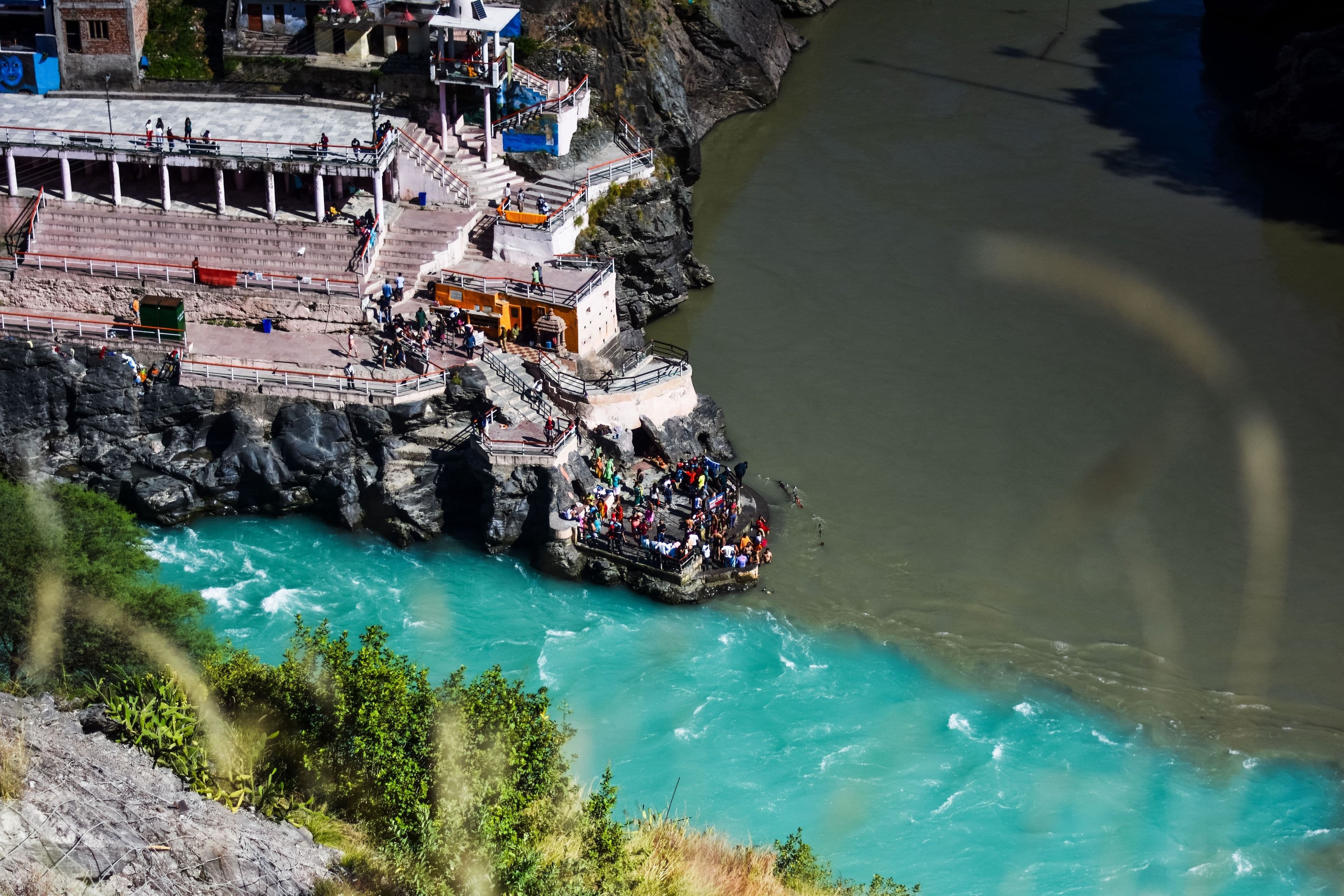 The descent through the river valleys