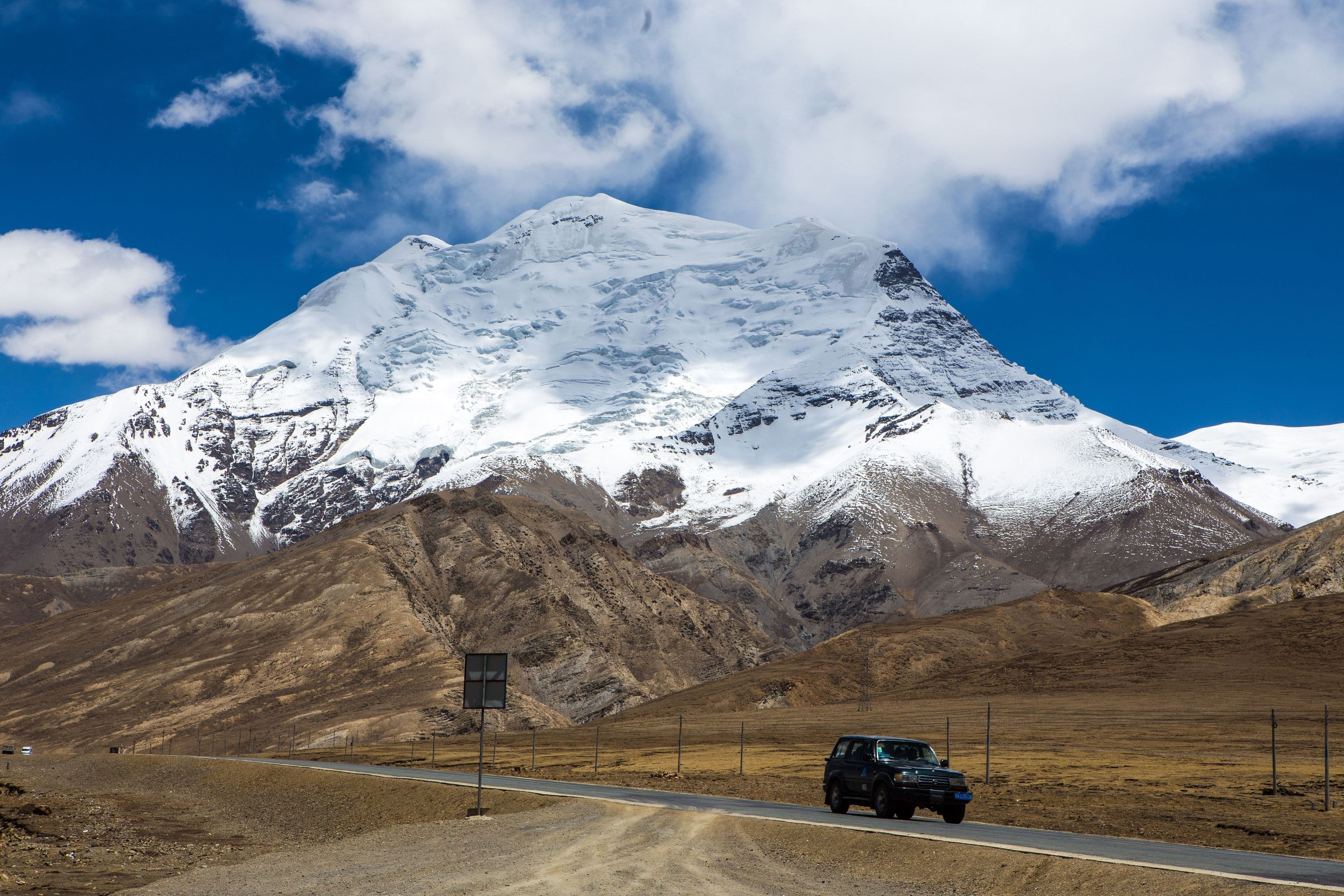 The road to Kyirung, Tibet